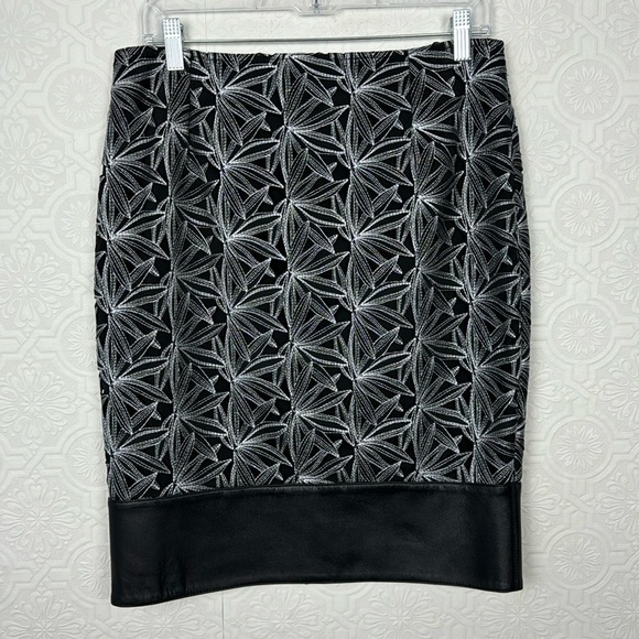 Anne Fontaine ECLO neoprene woven straight skirt embroidered abstract black - Picture 2 of 9